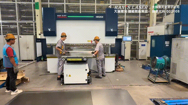 Prensa plegadora t&aacute;ndem con sistema de soporte de seguimiento